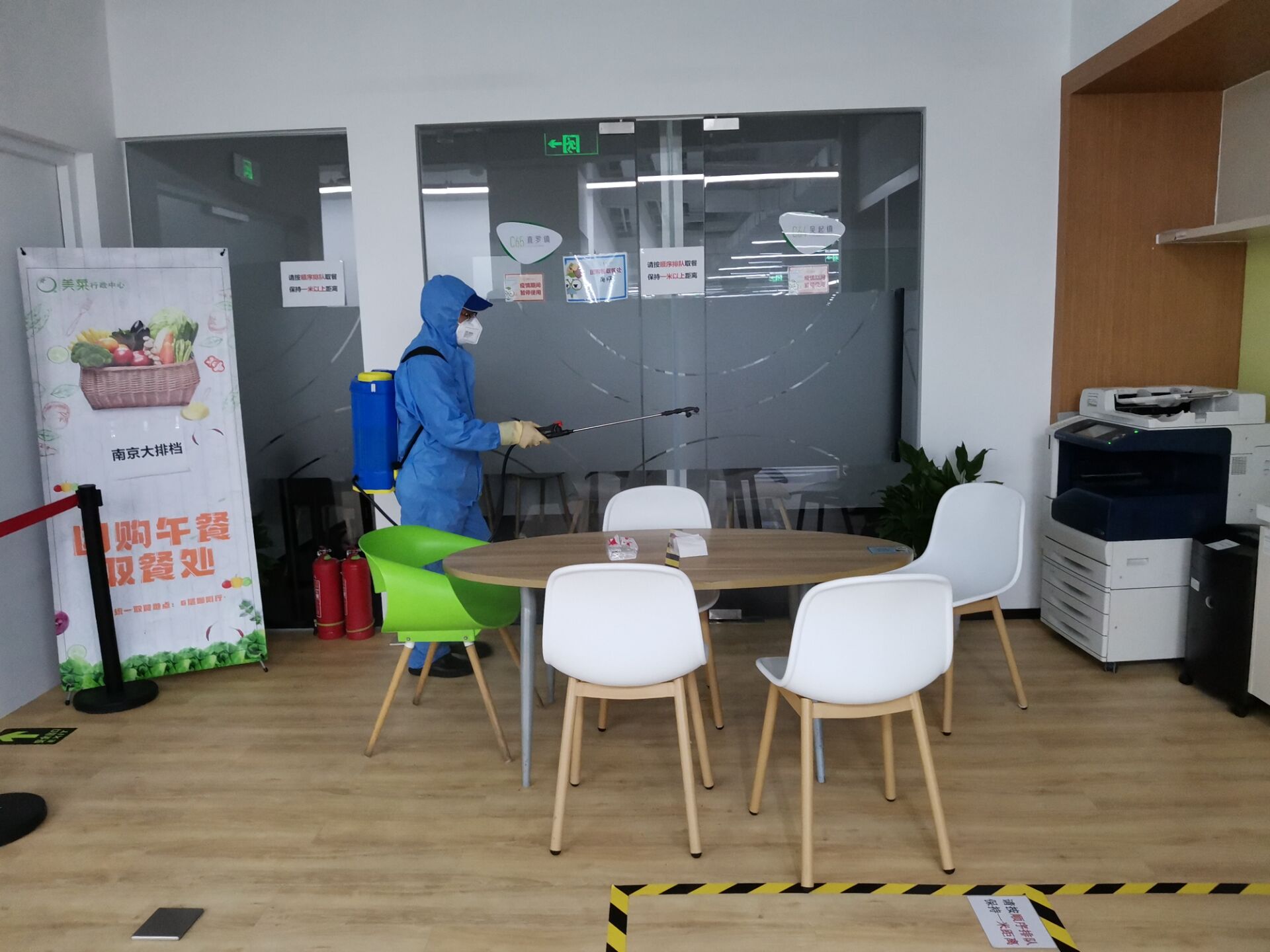 商場(chǎng)室內(nèi)消毒殺菌公司收費(fèi)標(biāo)準(zhǔn)之所以漲價(jià)在于采用全新消殺設(shè)備