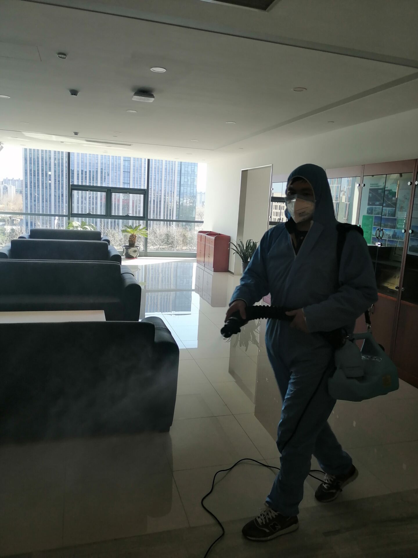 辦公室消毒公司的報(bào)價(jià)雖好，但使用空氣消毒設(shè)備更為重要