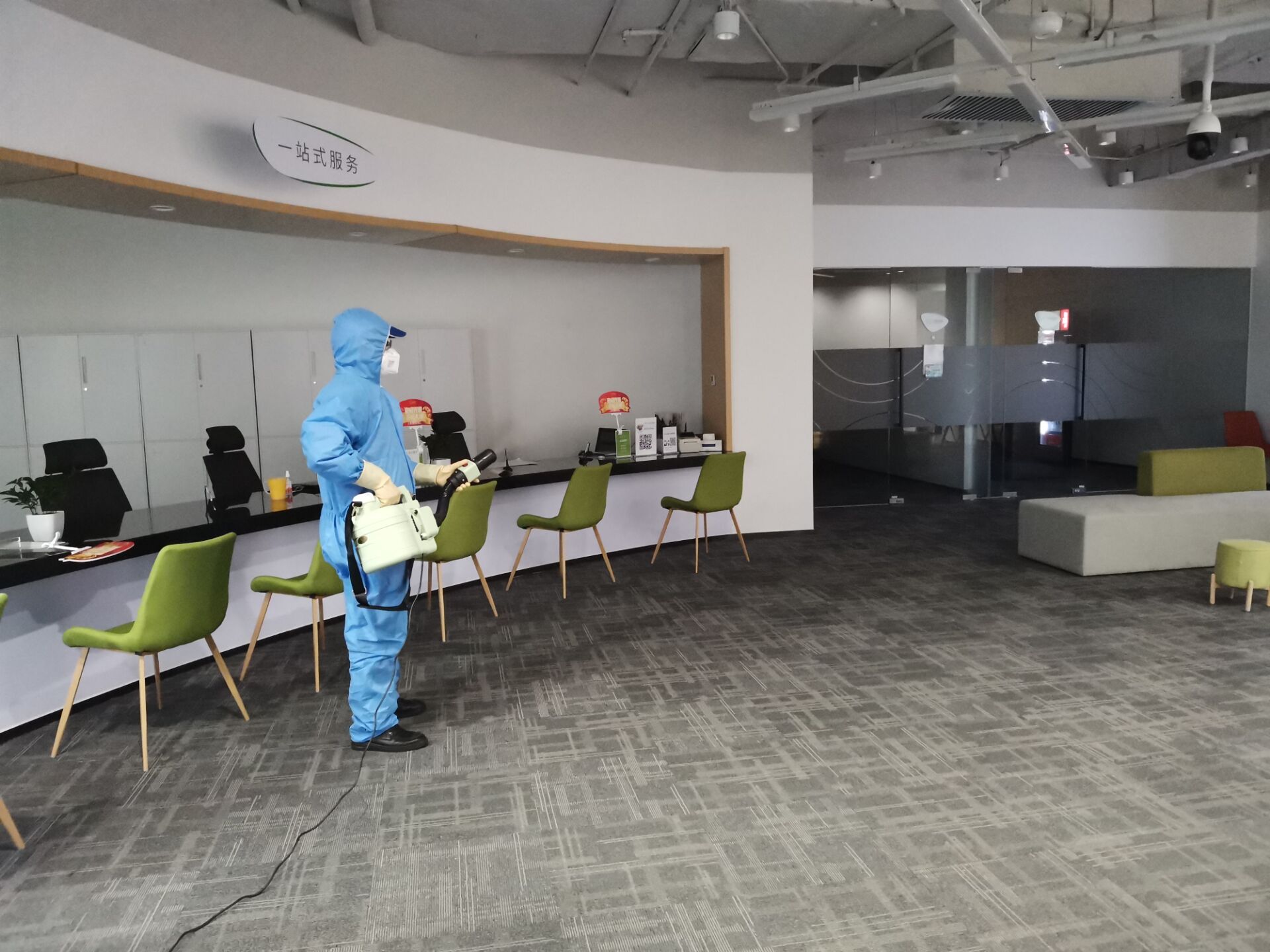 大廈室內消毒公司的報價主要看噴霧機器機內軸承油的狀態(tài)